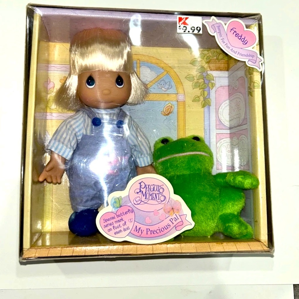 New precious moments 1998 vintage doll
